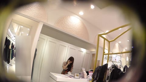 店員撮り88！　高級ドレス屋さんにピッタリの超美人 股間はプックリで超エッチ