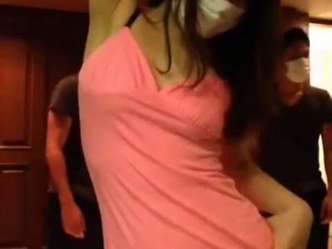 【ケツ射】一流ホテルスイートの玄関で生ハメもう声ガマンしませんw