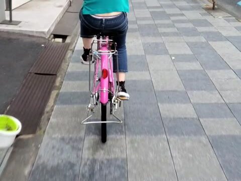 チャリこぎパンチラ　追跡　スマホ撮り