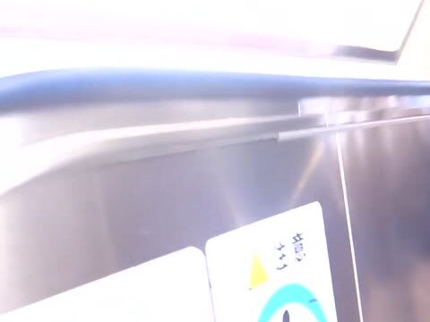 [★新作][★顔出し]パンチラ盗撮 OLさん 黒いTバックが炸裂 食い込みすぎて尻丸出しほとんどノーパン