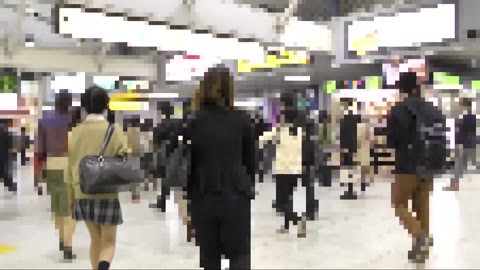 【電車チカン】顔出し制服J○★ツインテ美少女の膣口からマン汁が垂れ落ちる瞬間激写★