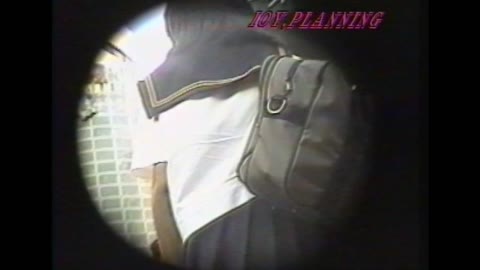 パンチラ盗撮 女子大生 水色パンツを激撮