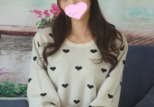 小顔でアイドルみたいにかわいいのに天然な性格で意外とチャラい『みおんちゃん』のスレンダー美脚と純白パンティ