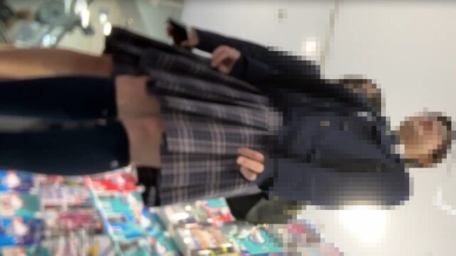 JKお宝＃７７　芋でもセクシーパンツのJKを粘着撮影