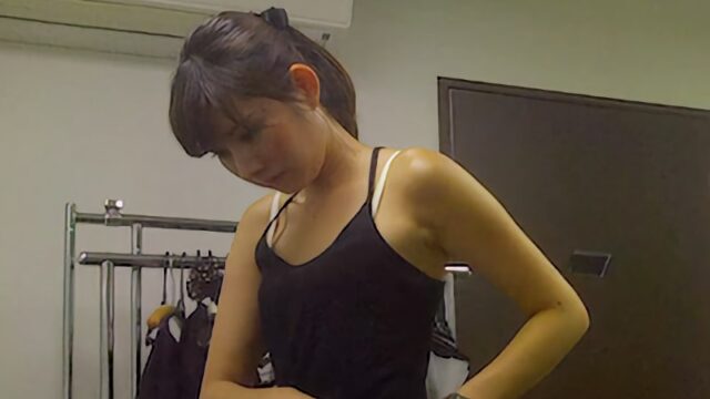 ラスト登場!セクシーすぎる透けパンティ美女OLの着替え*おまけ付き [597MB]