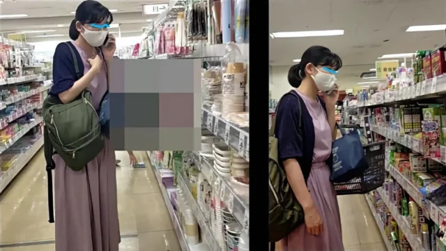 【 スマホで逆さ撮り106】電話中の買い物人妻 長いスカートだが電話に集中し過ぎで生パン晒される【素人盗撮】 [103MB]