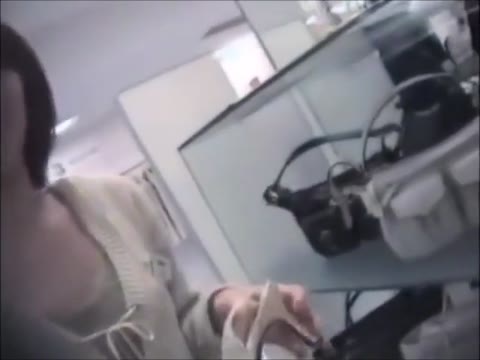 アパレル店でお姉さんの胸元がどうしても気になりました　2