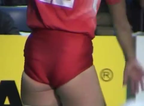 【個撮：どアップ】ブルマー時代のバレー４５分　Cute girls play volleyball bloomer shorts wedgie zoom 45min ￥２００