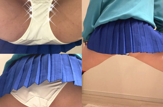 姉のガニ股大開脚ストレッチ 大きく開いた脚から純白ショーツが丸見え【家庭内盗撮】