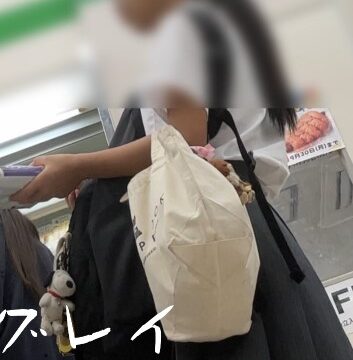 JKお宝＃84 ポニーテールJKの水玉パンツ　　他２名