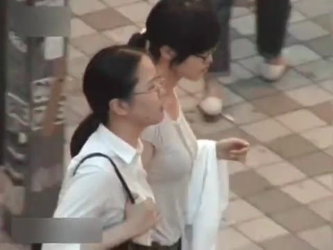 街でおっぱいが気になったお姉さんたち