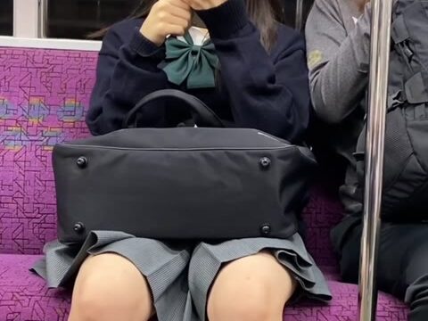 JK風制服S級美女の対面エロ過ぎるミニスカ生脚277 前編