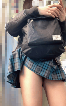 【大事故】マン肉が満開になったミニスカさんを接写地獄に・・