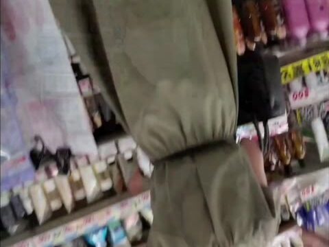 奪い取るパンチラ06