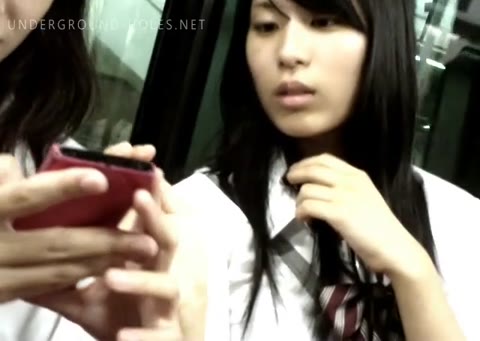 【電車内の美女】チラリズム大全！その８７１　超美形美脚美少女二人組超接写！