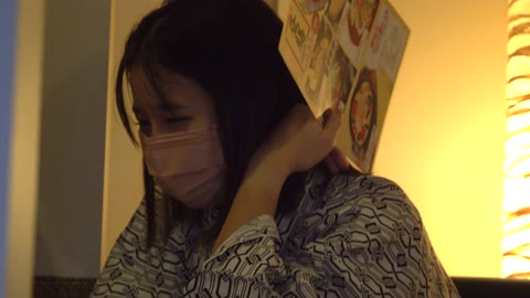 温泉施設でよく見る光景その１ 胸チラやパンチラ