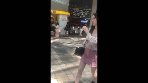 ラグジュアリー系美人！超美白新妻の激エロTバック＆尻【動画】001