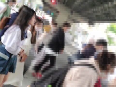 お友達かお姉さん？と一緒に買い物してました