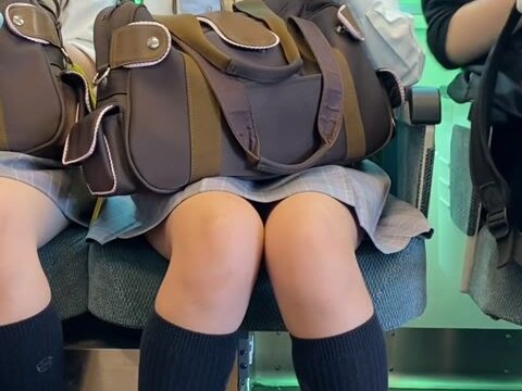 JK風制服S級美女の対面エロ過ぎるミニスカ生脚279