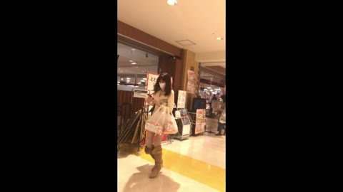新型コロナパンチラNo.1 激エロセレブ妻のピンクTバック！【高画質パンチラ動画】205