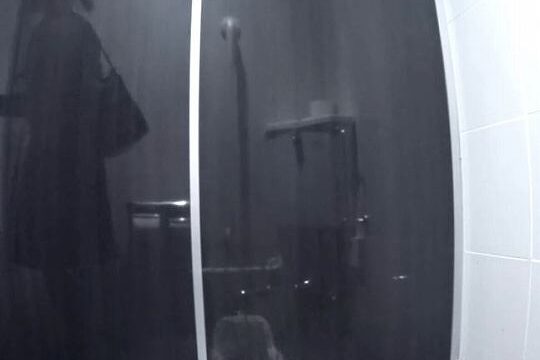 ケツ穴開いてう〇こ出した後生理のペーパー匂い嗅いじゃう・・・VIP和式トイレなコスプレ19-24