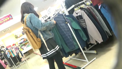 ニーハイなロリパンモデルを逆さ撮り