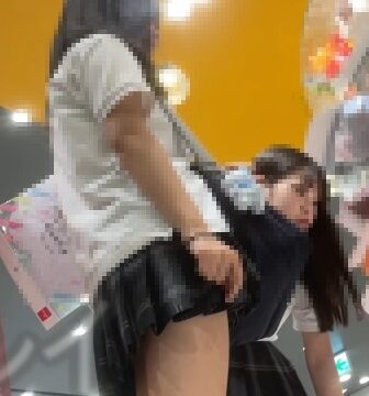 JKお宝＃73 生パン３名、見せパン１名