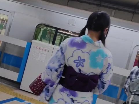 【腋毛超接写】夏の終りの浴衣美少女、下から覗くか？ 横から覗くか？