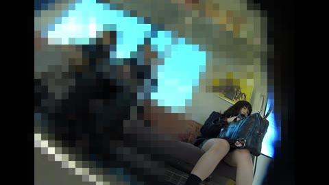 逆さ撮り化粧バッチリのミニスカJKと駅で遭遇派手な赤のパンツ！ 022