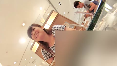 フルHD高画質パンチラ逆さ撮り143　奇跡のダブル店員さん　その1　激ミニレースホワイト生パンティー