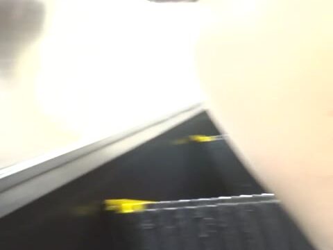 [★新作][★顔出し]パンチラ盗撮 清楚系女子大生 グレーの柄付きパンツに超接近