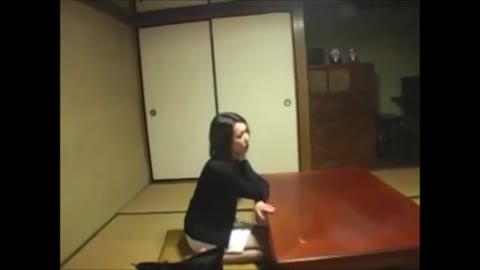 清楚な美人妻　旦那のいない間に家に上がり寝取り