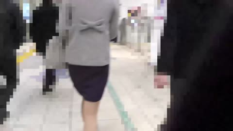 【痴漢動画】帰宅中の私服OL＊タイトミニデカ尻＊Tバック食い込み＊アナルくぱぁアリ【高画質】