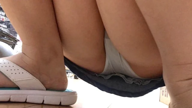 可愛いお姉さんの生パンツ [590MB]