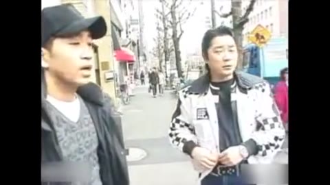 街頭で素人娘と野球拳!!