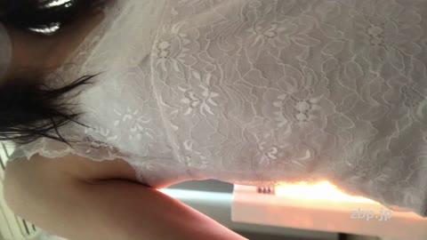 【自撮り】貧乳＆スレンダーOLの胸チラ三昧