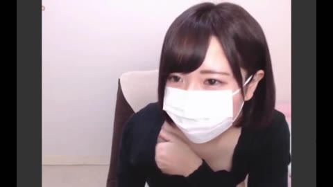 ボブの可愛いお姉さんがおっぱい丸出しでオナニー配信！