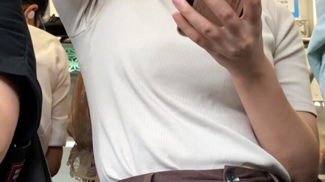 【下からの眺め86】スタイルの良いキレカワＯＬのＤカップを下から！