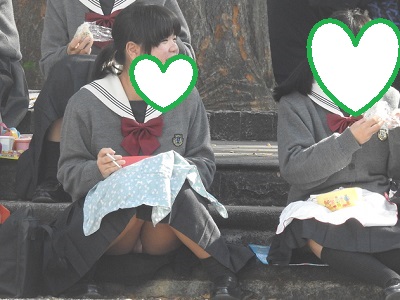 まぢで？？集団の中でＭ字発見！！（ＦＨＤ）純白パンチラのＣちゃん！！大変です！！パンツが見えてますよ特別編２７