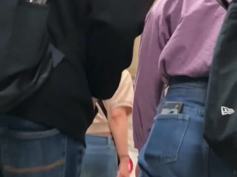 【1193】気軽に腰チラしてますけど…見てるこっちは「マ〇コ見えた！」級で歓喜してますから！ピチピチスキニージーンズ女子（前編）