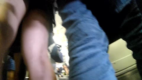 【顔モザイク無】FHD_長尺！駅構内～電車内撮影！集団JKの太ももと童顔JKの白Ｐパンチラ！