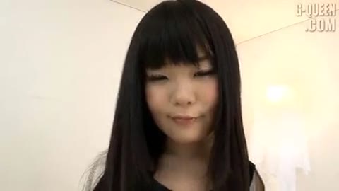 パイパン激カワ女子　スリット見せたり紐水着食い込み＆くぱぁ