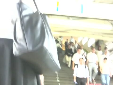 パンチラ盗撮 OLさん 股間に食い込むベージュ色パンツ