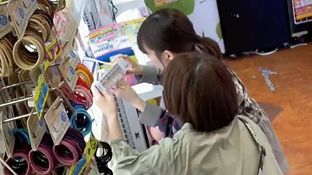 私服女子 逆さ生パ〇ツ [102MB]