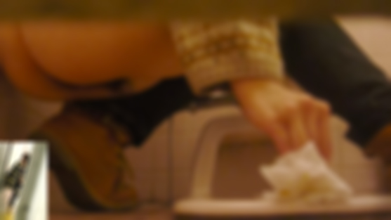 腹痛で慌ててトイレに駆け込むJD