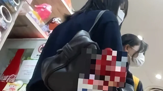 JKお宝#32 細めの見せパンJK2名 [215MB]