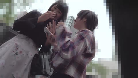 ［ライブハウス痴漢］ナイトイベの甘めバンギャ2人組×Tバック尻をナマ揉み＆指マン［1人目］