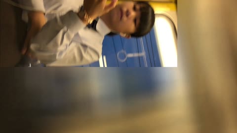 ラッキーすぎ！対面制服観察パンチラ