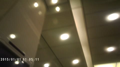 スタイル抜群で足長美女のショートパンツがめくれ上がって半尻Ｔバック状態で歩いている姿に悶絶