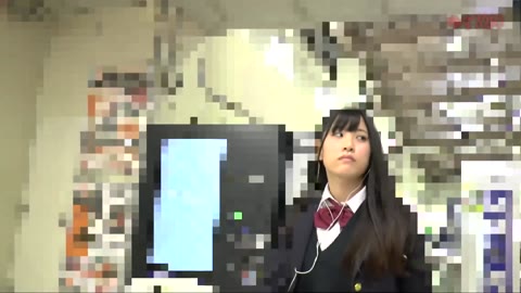 【電車チカン】顔出し制服J○★お高めお嬢様は喘ぎ声とマン汁音がヤバい★ツンデレJ○の太腿を潮が垂れる